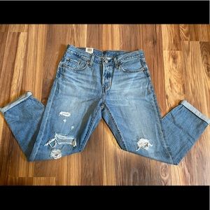NWT Levi’s 501 Mid Leg Tapered Jean